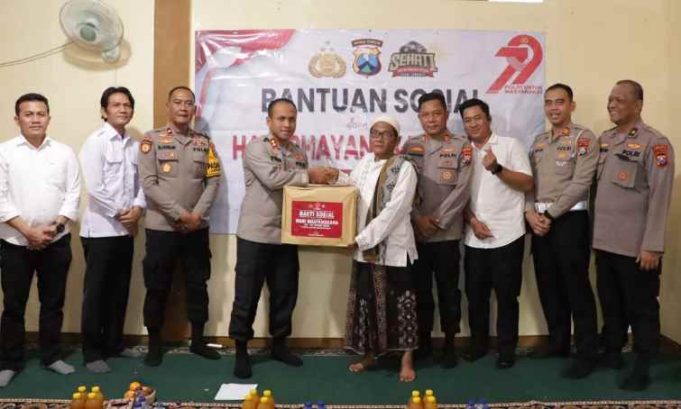 FOTO: Polres Lamongan saat memberikan Bantuan Sosial ke Panti Asuhan dan Yatim Piatu Ar-Rasid. @by_News9.id