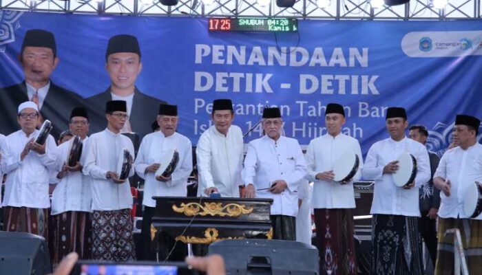 Kapolres Lamongan Hadiri Penandaan Detik-Detik Pergantian Tahun Baru Islam 1447 H di Alun-Alun Lamongan