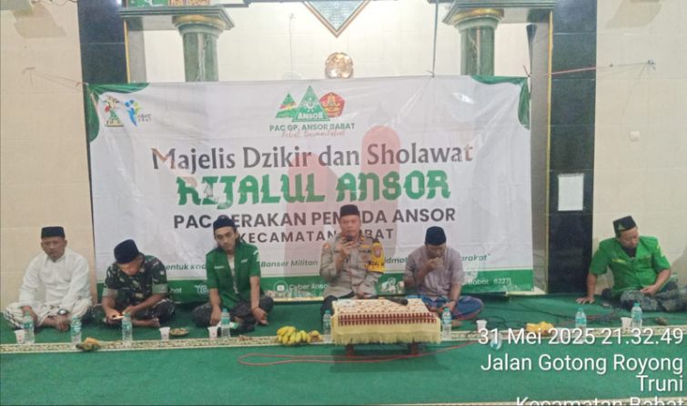 Foto: Kapolsek Babat, Kompol Chakim Amrullah, saat menghadiri pengajian rutin Majelis Dzikir dan Sholawat Rijalul Ansor PAC GP Ansor. @by_News9.id
