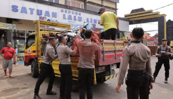 Polres Lamongan Amankan Ratusan Motor Konvoi yang Langgar Aturan Lalu Lintas