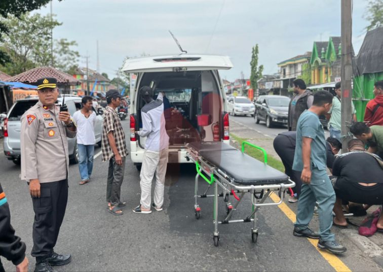 Foto: Kecelakaan yang melibatkan dua kendaraan roda dua terjadi di Jalan Raya Lamongan – Babat. @by_News9.id