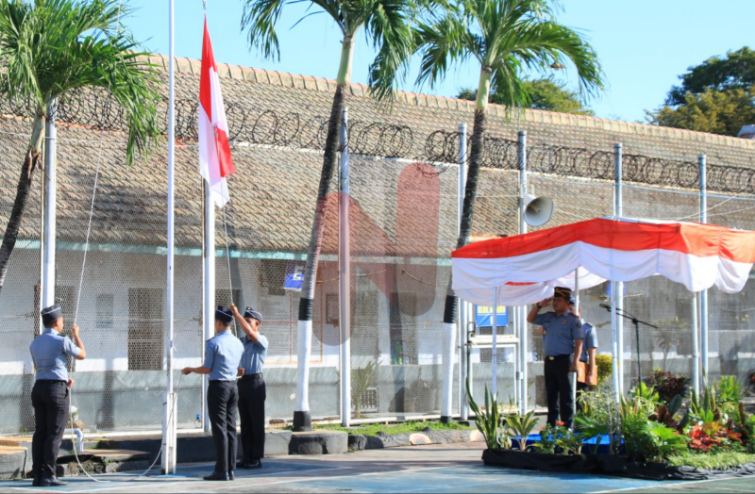 Foto: Kalapas Banyuwangi Kelas IIA Banyuwangi menggelar upacara bendera Peringatan Hari Lahir Pancasila. @by_News9.id