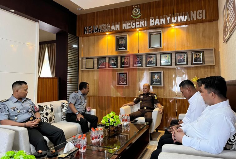 Foto: Kepala Lembaga Pemasyarakatan (Lapas) Kelas IIA Banyuwangi, I Wayan Nurasta Wibawa yang baru menjabat melakukan kunjungan silaturahmi. @by_News9.id