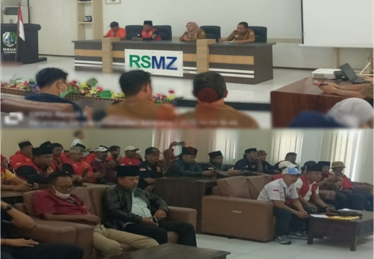 Foto: Puluhan anggota organisasi masyarakat Madura Asli (MADAS) dari Kabupaten Sampang saat audiensi ke RSUD dr. Mohammad Zyn. @by_News9.id