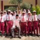 Foto: Kepala SDN Laok Jang-Jang II, H. Achmad Hariri, S.Pd.SD., M.MPd, bersama siswa kelas VI. @by_News9.id