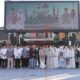 Foto: Kapolres Lamongan AKBP Agus Dwi Suryanto, beserta jajaran dan warga sekitar usai melaksanakan Sholat Idul Adha 1446 Hijriah. @by_News9.id