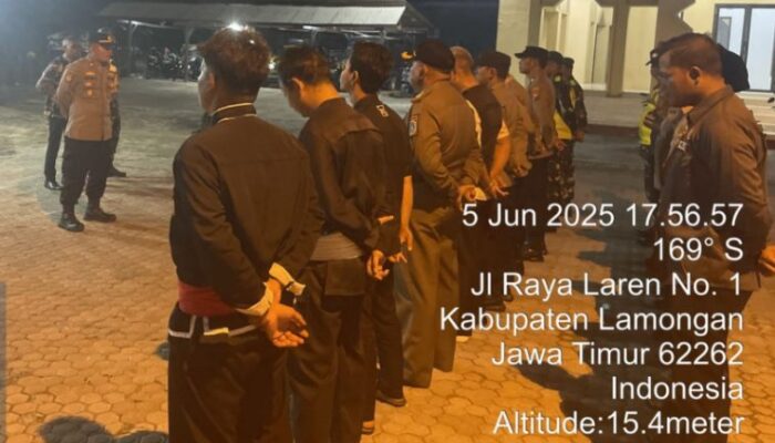 Kapolsek Laren Pimpin Pengamanan Gabungan Malam Takbiran Idul Adha 2025