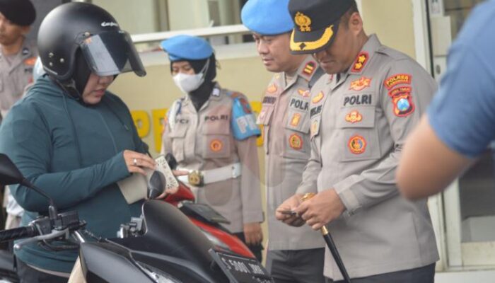 Kapolres Lamongan Laksanakan Sidak Gaktibplin kepada Personel