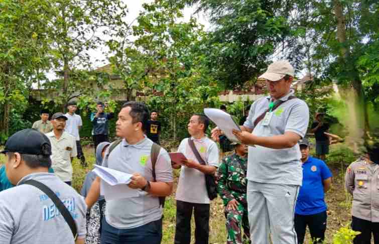 FOTO: Majelis Hakim Eliyas Eko Setyo bersama anggota Adji Prakoso dan M. Hendra Cardova Masputra saat menggelar pemeriksaan setempat (descente). @by_News9.id