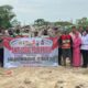 FOTO: Polres Lamongan bersama Bhayangkari dan Bhabinkamtibmas saat menyerahkan bantuan sosial kepada para pemulung. @by_News9.id