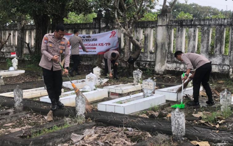 FOTO: Polres Lamongan saat melaksanakan kegiatan Bakti Religi @by_News9.id