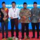 FOTO: Bupati Achmad Fauzi Wongsojudo, bersama Kepala Bapenda Sumenep. Faruk Hanafi, (paling kiri) saat menegaskan komitmennya untuk mengubah pola transaksi konvensional menjadi digital. @by_News9.id