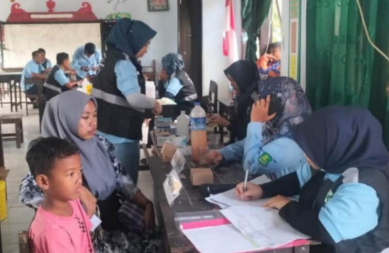 FOTO: Kegiatan khitanan massal gratis yang digelar di SDN Panaongan III, @by_News9.id