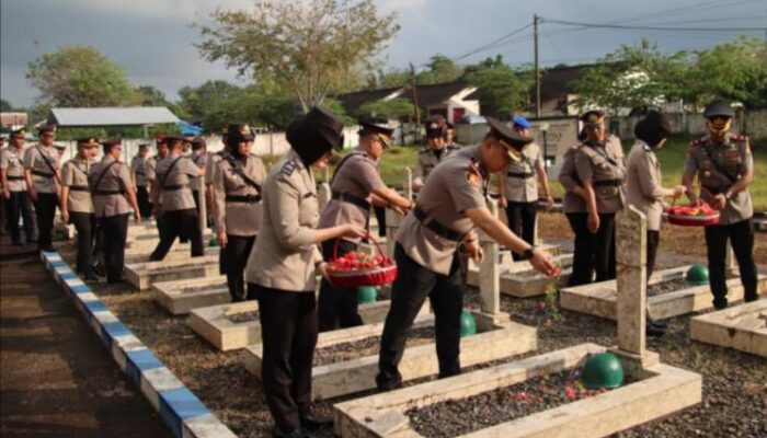 Tabur Bunga, Polres Sumenep Kenang Jasa Pahlawan di Momen Hari Bhayangkara ke-79