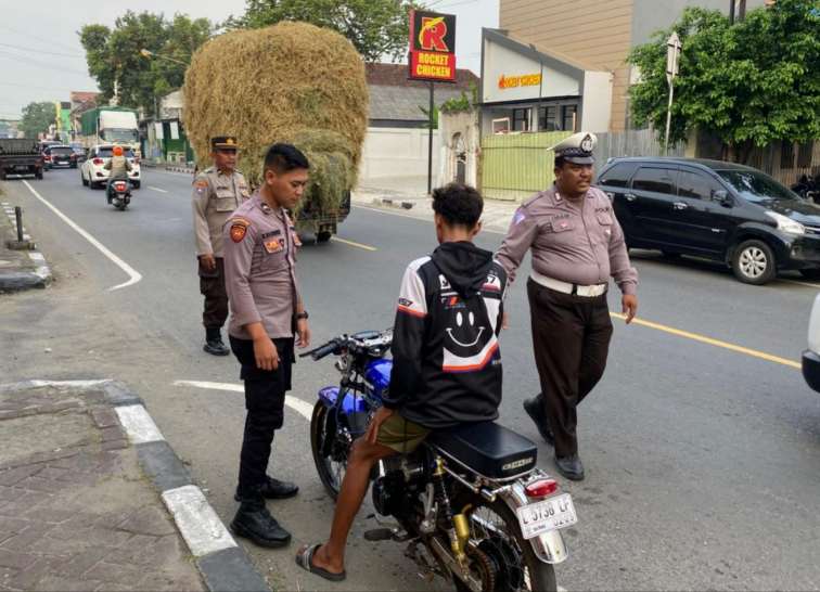 FOTO: Polsek Babat, Kabupaten Lamongan, melakukan Kamtibmas. @by_News9.id