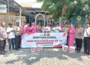 Kapolsek Babat Pimpin Penyaluran Bantuan Sembako Dalam Rangka Peringati Hari Bhayangkara ke-79