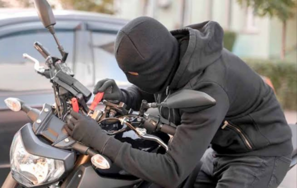 FOTO: (ilustrasi) Pelaku WH yang merupakan sindikat spesialis curanmor bersama dua rekannya yang berinisial A dan K. @by_News9.id