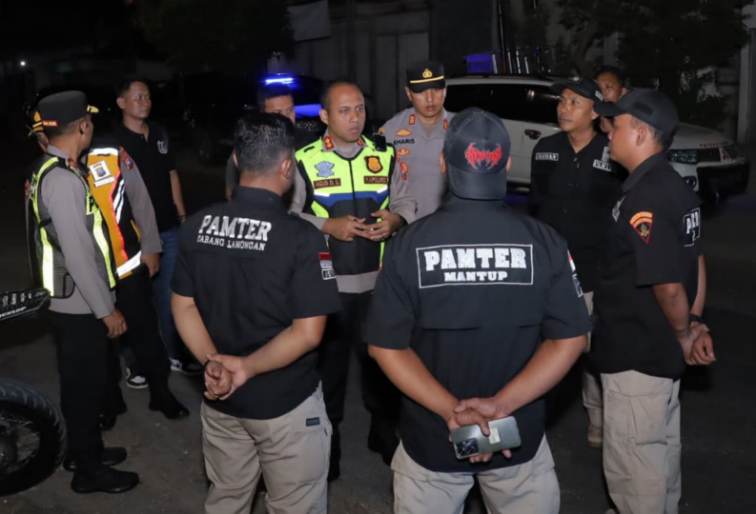 FOTO: Kapolres Lamongan, AKBP Agus Dwi Suryanto, S.I.K., M.H., memimpin langsung pelaksanaan kegiatan penyekatan. @by_News9.id
