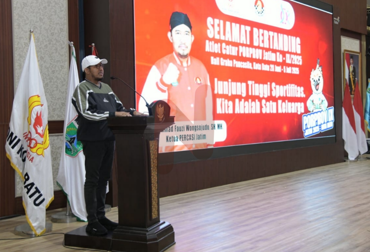 FOTO: Ketua Percasi Jawa Timur, Achmad Fauzi Wongsojudo, saat membuka pertandingan catur. @by_News9.id