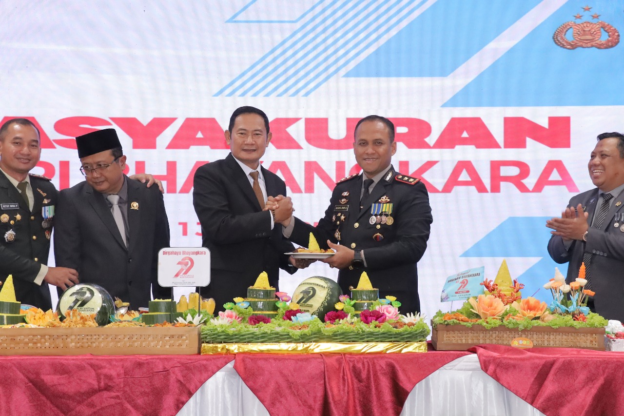 FOTO: Polres Lamongan saat menggelar Tasyakuran di Pendopo Lokatantra Kabupaten Lamongan. @by_News9.id