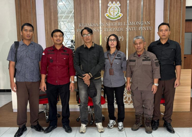 FOTO: Terpidana kasus narkotika Andri Gendro Wardono bin Mutawar akhirnya diamankan tim intelijen Kejaksaan Negeri Lamongan. @by_News9.id