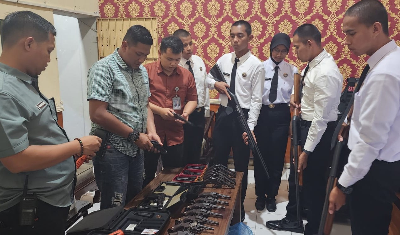 FOTO: Calon Pegawai Negeri Sipil (CPNS) Lembaga Pemasyarakatan (Lapas) Kelas IIA Banyuwangi mendapatkan materi pengenalan sarana keamanan. @by_News9.id
