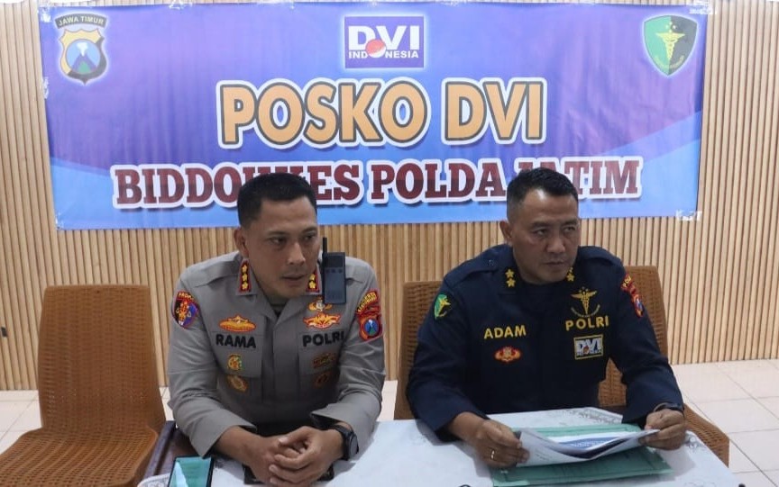 FOTO: Kapolresta Banyuwangi Kombes Pol Rama Samtama Putra, bersama tim DVI saat menyampaikan press realise. @by_News9.id