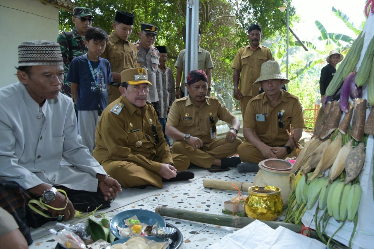 FOTO: Wakil Bupati Sumenep, KH Imam Hasyim, saat mengadiri festival Tete masa, @by_News9.id