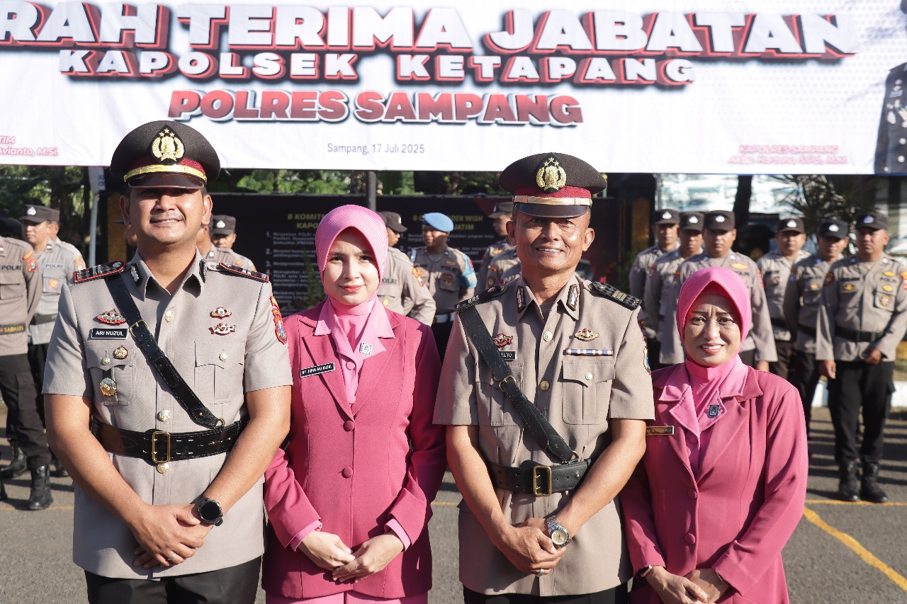 FOTO: Polres Sampang resmi melangsungkan upacara serah terima jabatan (Sertijab) Kapolsek Ketapang. @by_News9.id