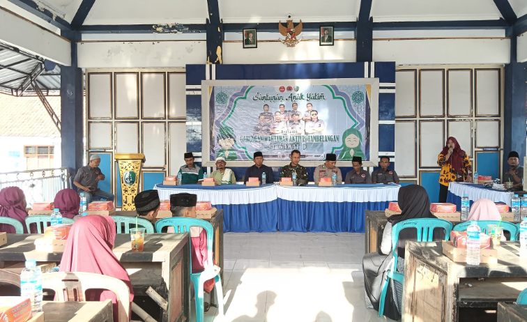 FOTO: Gabungan Wartawan dan Aktivis Tambelangan, atau GAWAT, saat menggelar santunan untuk anak yatim, @by_News9.id
