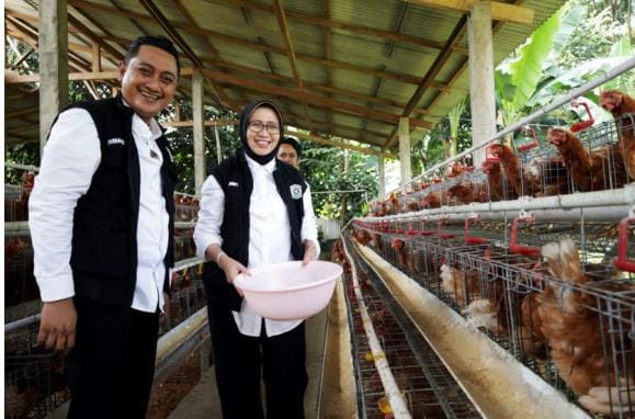 FOTO: Bupati dan Wakil Bupati Lumajang di Desa Buwek Kec Randuagong. @by_News9.id