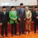 FOTO: Hairul Anam sebagai anggota DPRD Sumenep masa bakti 2024–2029 (tengah) bersama istri. @by_News9.id
