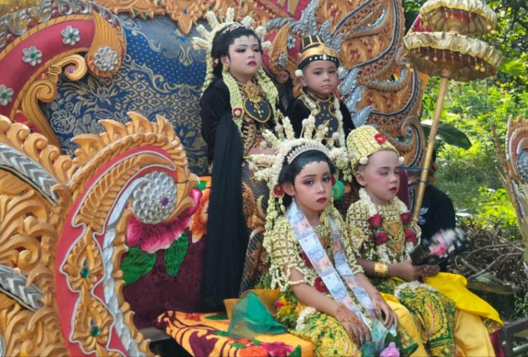 FOTO: Siswa-siswi Tarbiyatus Shibyan yang tampil anggun bak pengantin. @by_News9.id