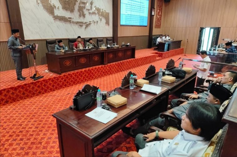 FOTO: Anggota DPRD Kabupaten Sumenep saat menyampaikan nota penjelasan Raperda usul prakarsa. @by_News9.id