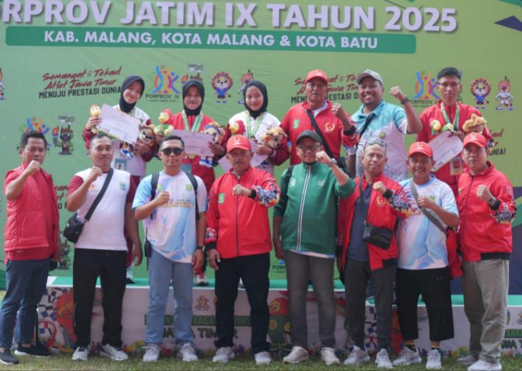 FOTO: Cabang olahraga (cabor) atletik Sumenep sukses menambah koleksi medali dengan raihan emas, perak, dan perunggu. @by_News9.id