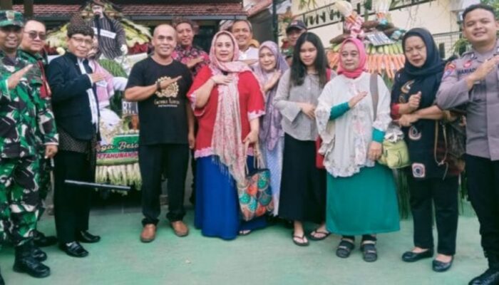 Kirab Ageng Mendo Suro, Ruwat Desa Petahunan Dihadiri Bintang Film Yessy Gusman