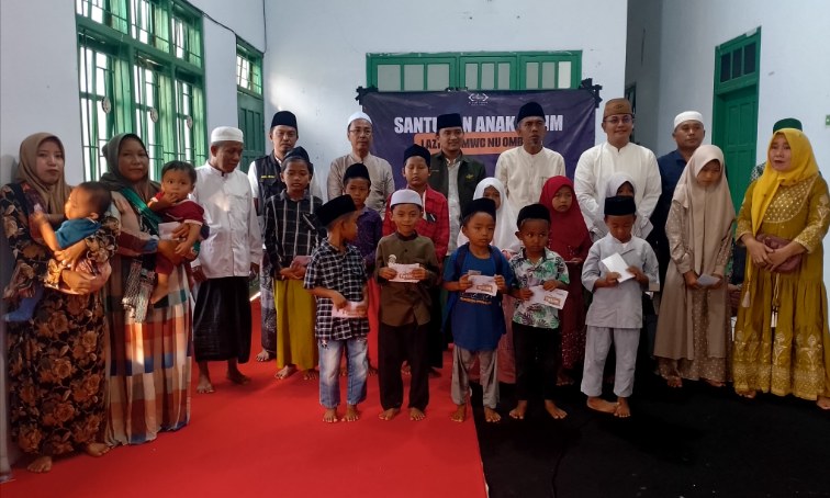 FOTO: Lembaga Amil Zakat, Infak, dan Sedekah Nahdlatul Ulama (LAZISNU) MWCNU Omben bersama anak yatim. @by_News9.id