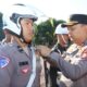FOTO: Kapolres Sumenep AKBP Rivanda, saat memimpin langsung pelaksanaan Apel Gelar Pasukan Operasi Patuh Semeru 2025. @by_News9.id