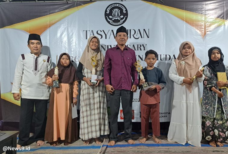 FOTO: Pemberian hadiah bagi para pemenang lomba hafalan surat pendek dan adzan, tingka SD/MI, @by_News9.id