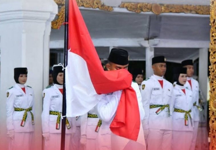FOTO: 75 anggota Paskibraka merupakan putra-putri terbaik daerah yang lolos melalui seleksi ketat dari berbagai sekolah menengah. @by_News9.id