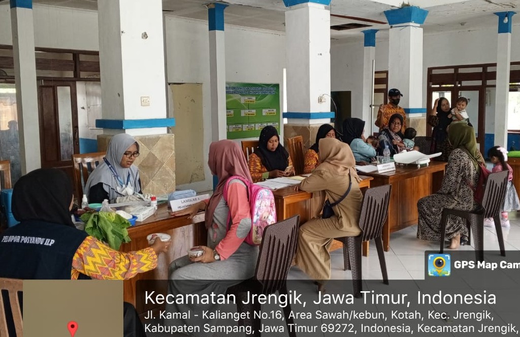 FOTO: Kegiatan Posyandu di balai Desa Kalangan Prao. @by_News9.id