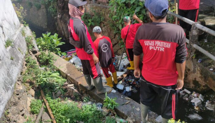 Gercep, DLH Sumenep Bersihkan Sampah di Pajagalan Usai Diberitakan