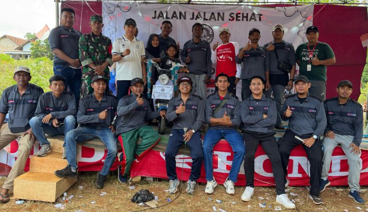 FOTO: Pengurus Organisasi Taruna Muda, bersama PJ Kepala Desa dan Babinsa Pamolokan, @by_News9.id