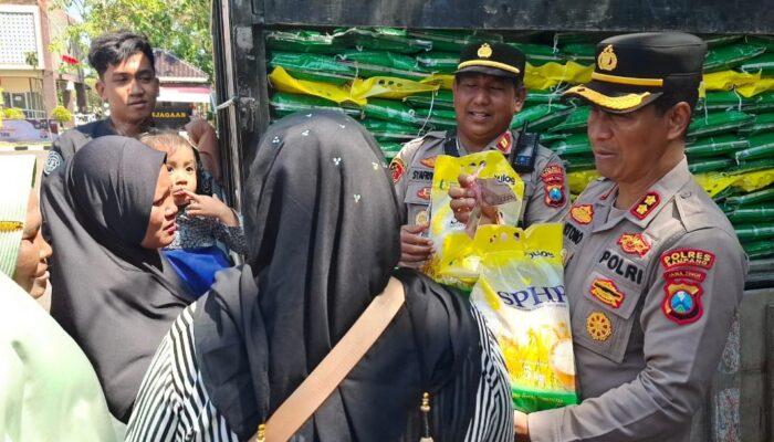 Polres Sampang Salurkan 50 Ton Beras Murah Menjelang HUT ke-80 RI