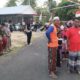 FOTO: Kepala Desa Lapa Loak, Imam Ghazali, (kanan) bersama perangkat dan warga dari berbagai usia tampak memadati Jalan Sehat. @by_News9.id