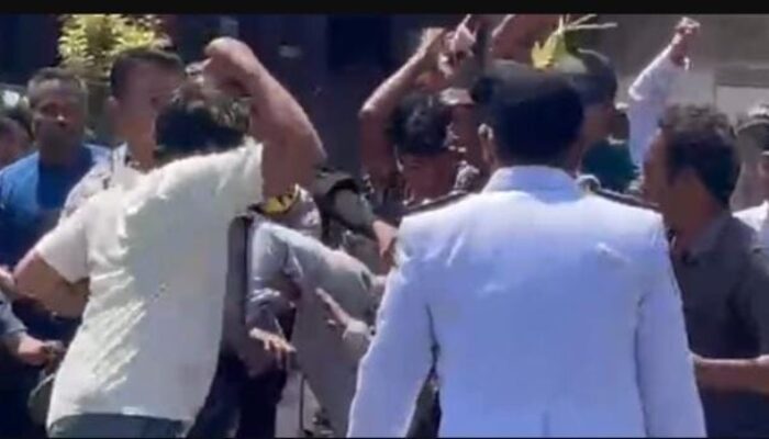 Dugaan Pelaku Pencurian Sepeda Motor Di Tempeh Babak Belur Dihajar Massa