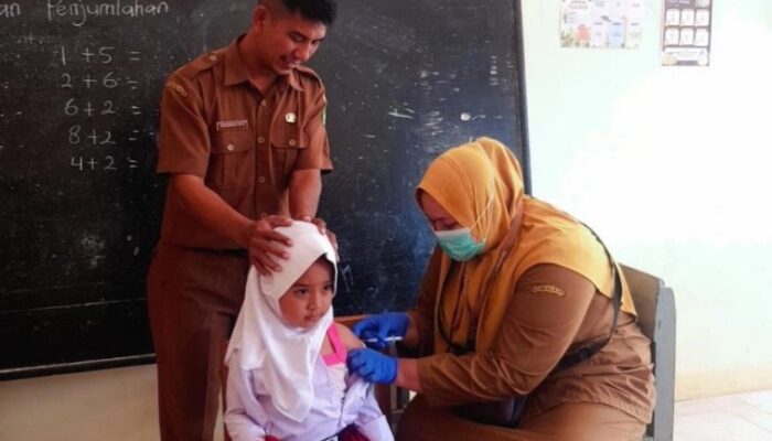 Antisipasi Penyebaran Campak dan Kanker Serviks, SDN Tambaagung Barat I Gelar Imunisasi