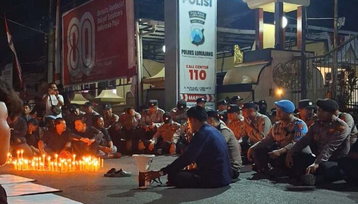 Aksi Lilin dan Doa di Lumajang untuk Alm. Afan, Ojol yang Tewas Tragis
