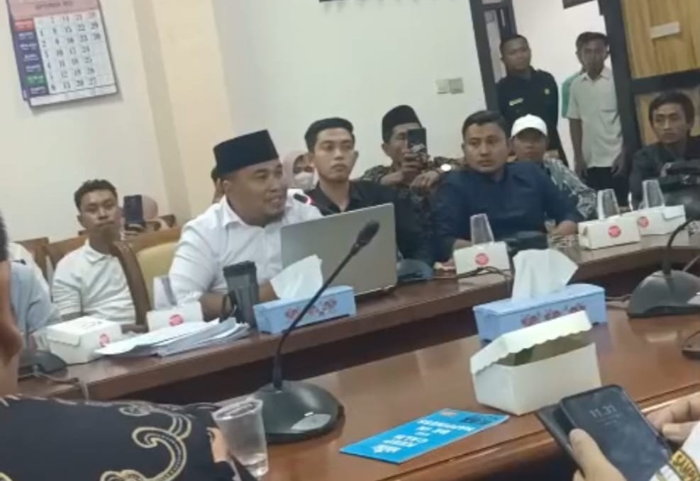 Arogansi atau Instruksi? Mangkirnya Pejabat Desa dari Panggilan DPRD Sampang
