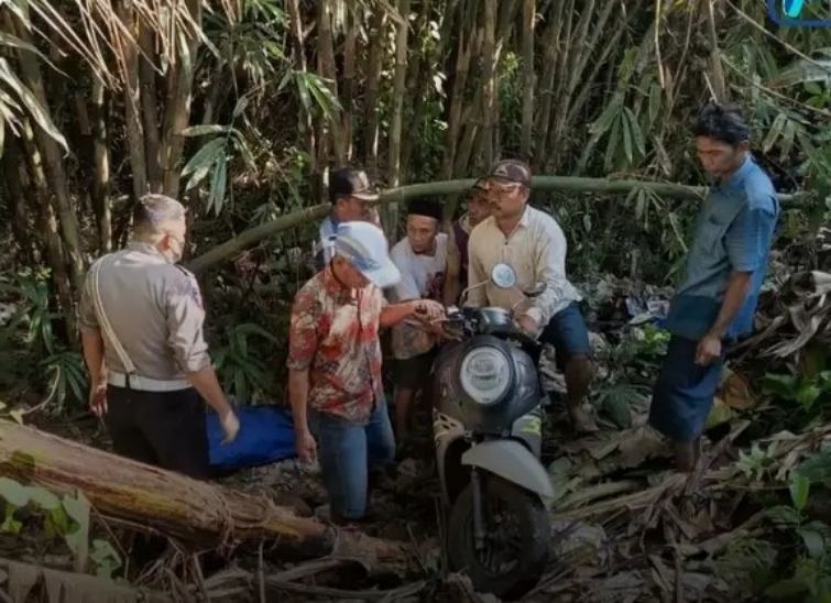 Mayat Busuk di Bawah Jembatan Gegerkan Warga Desa Mlawang Lumajang